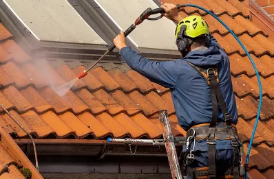 Démoussage et hydrofuge de toiture à Guimiliau